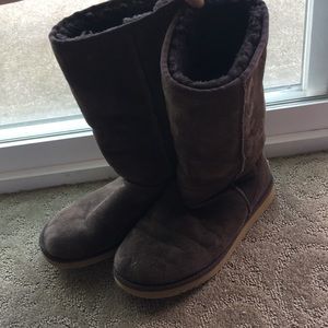 Ugg Woman’s classic tall chocolate brown